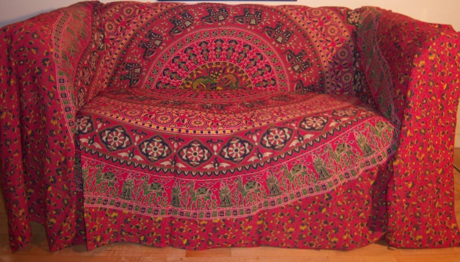 The Home Furnishings Company 100% Cotton Red Circle Design Throw 200x240 cms