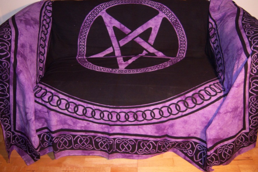 The Home Furnishings Company 100% Cotton Purple Throw/Bedspread Pentagon Design 210x240 cms